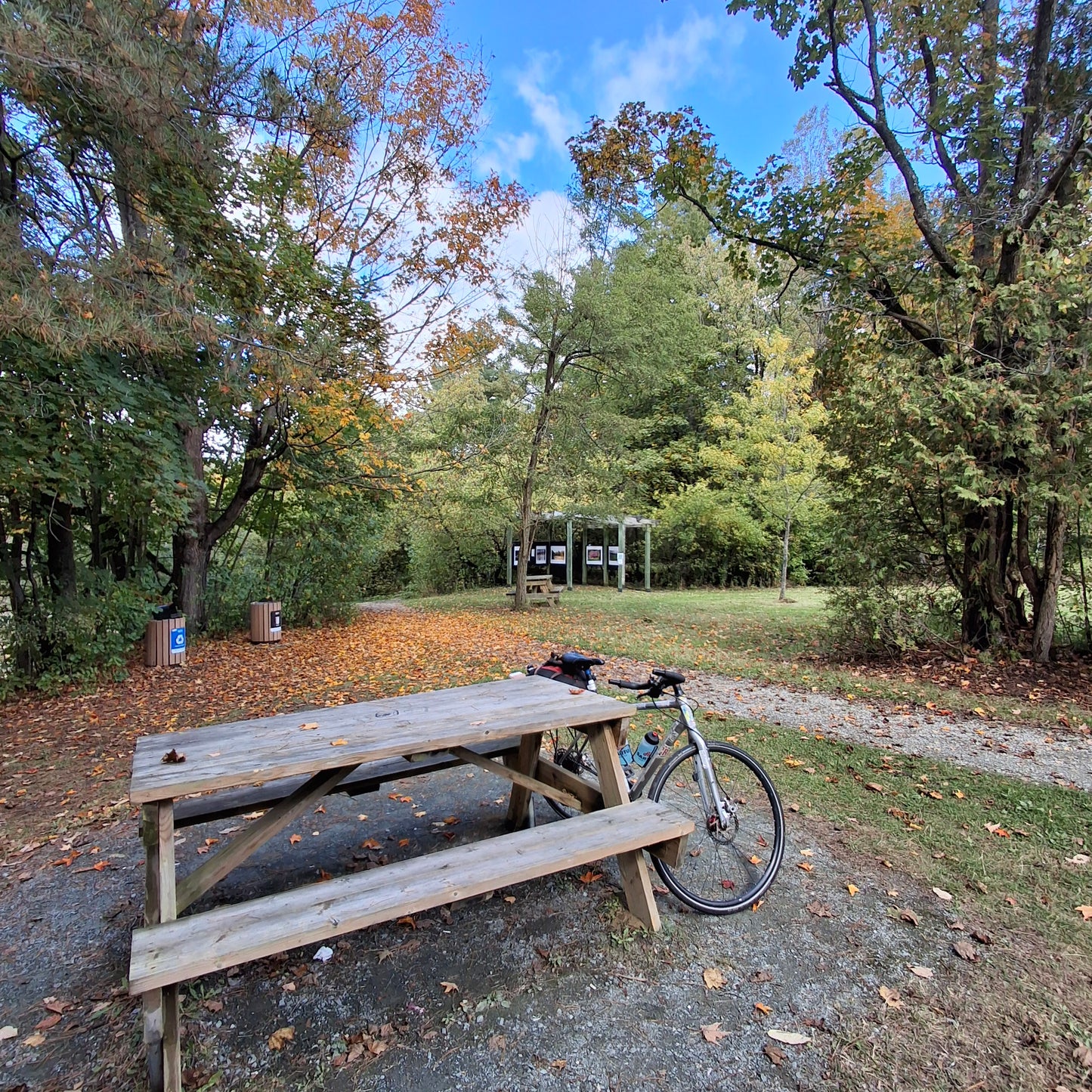 2024-10-05 11:20 Rest area Espace Photos Sherbrooke (View Table 1)