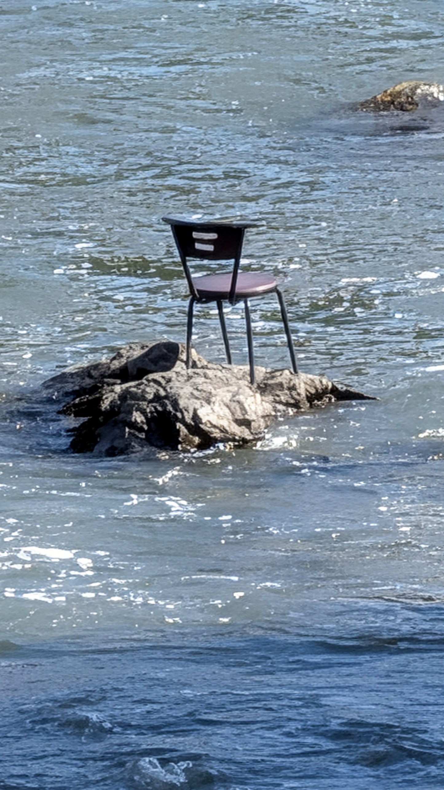 2026-10-15 Trouve la chaise dans la rivière Saint-François